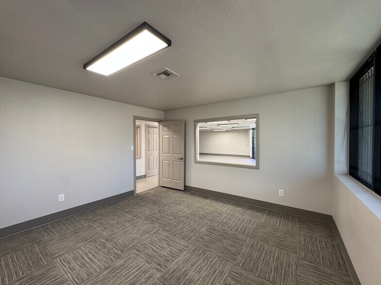 More Photos Of 3745 E Wier Ave, Phoenix Warehouse For Lease