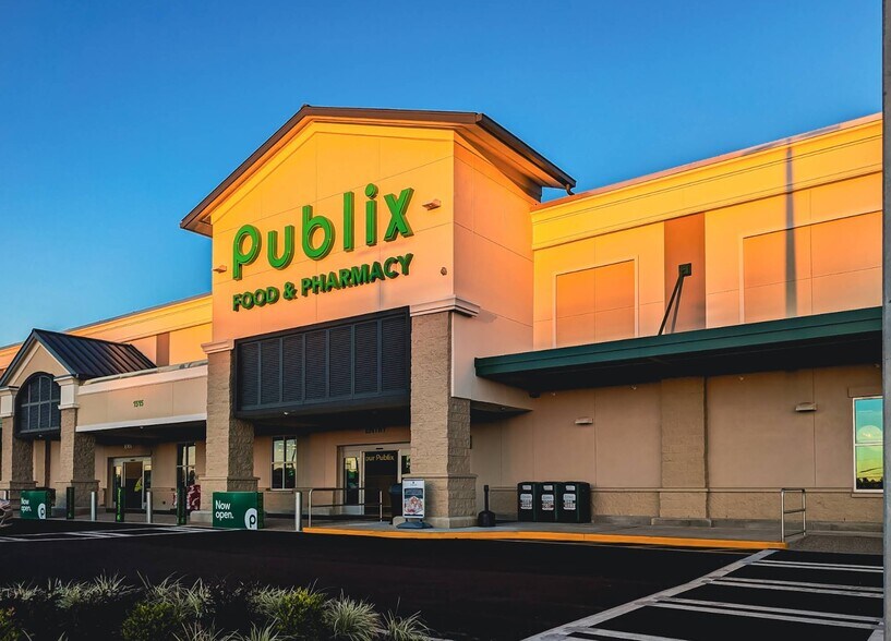 Primary Photo Of 1515 Tallahassee Hwy, Bainbridge Supermarket For Lease