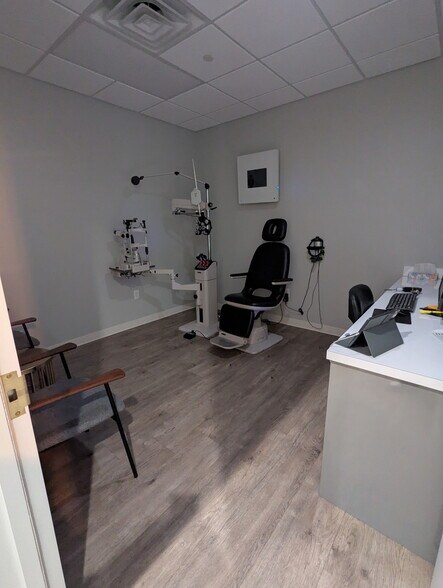 More Photos Of 5706 San Felipe St, Houston General Retail For Lease