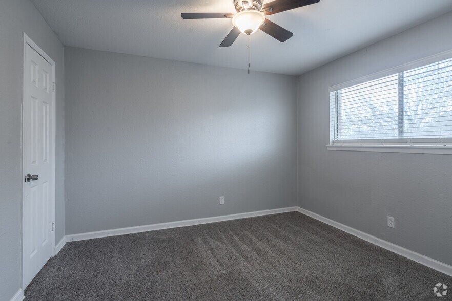 More Photos Of 2550 S Bypass 35, Alvin Apartments For Sale