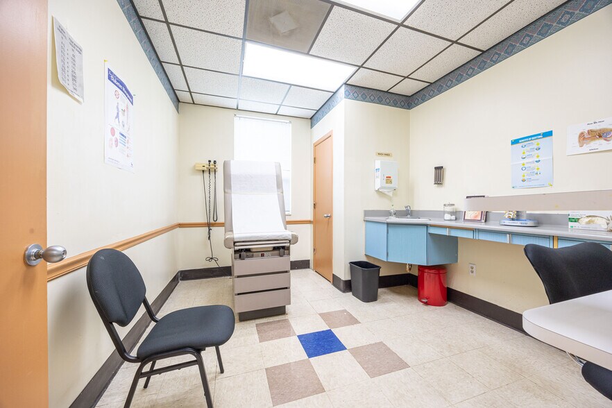 More Photos Of 1226 SW Main Blvd, Lake City Medical For Sale