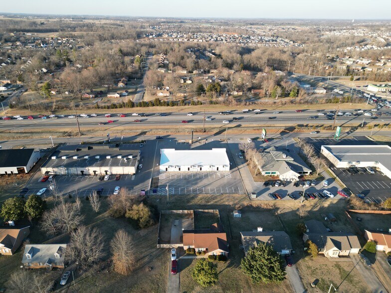 More Photos Of 267 Stone Crossing Dr, Clarksville Storefront For Lease