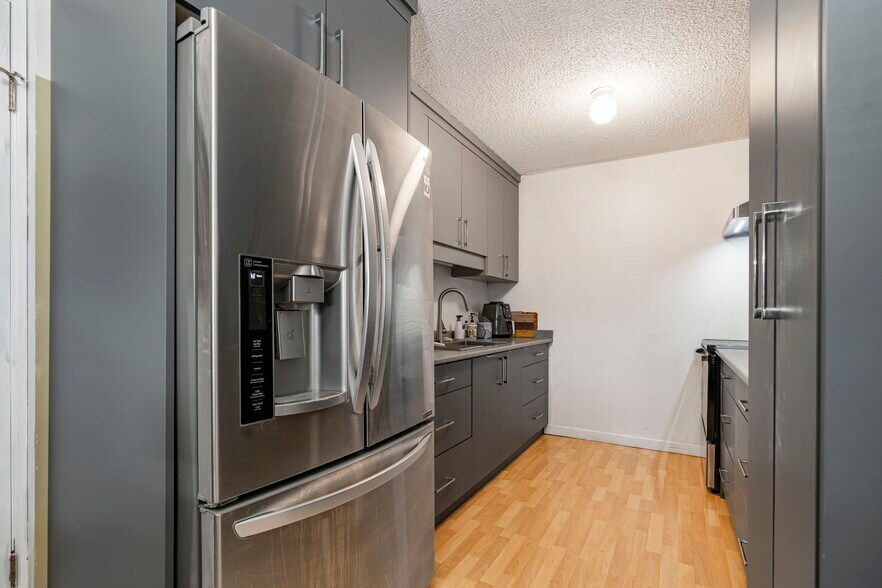 More Photos Of 32354 Marshall Rd, Abbotsford Freestanding For Sale