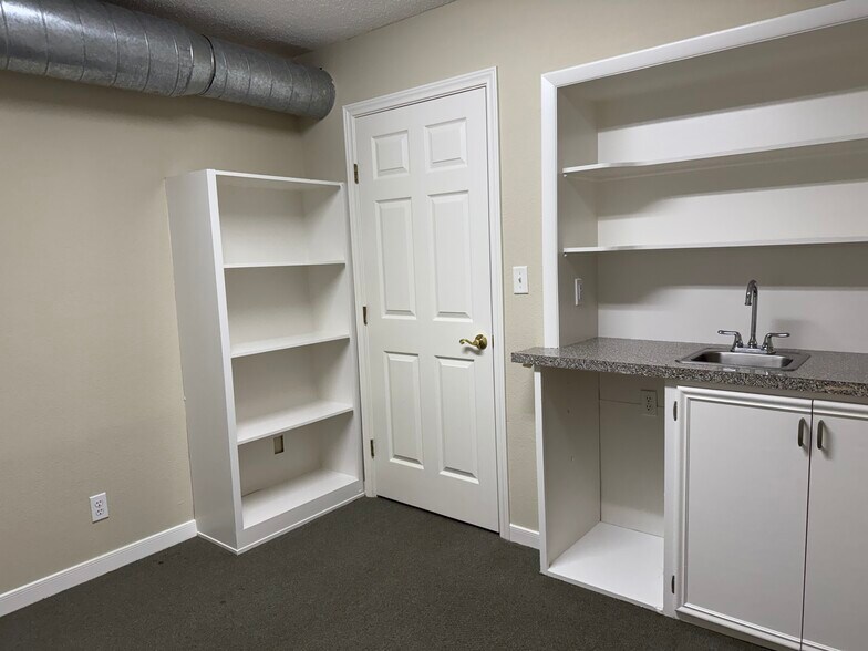 More Photos Of 2833 Nasa Pky, Seabrook Office For Lease