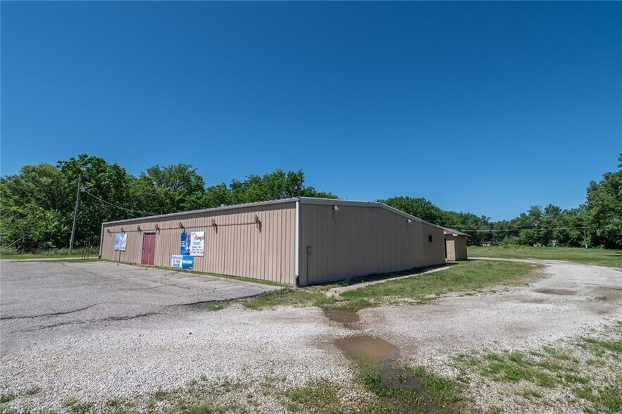 More Photos Of 233 Hwy 75, Sycamore Restaurant For Sale