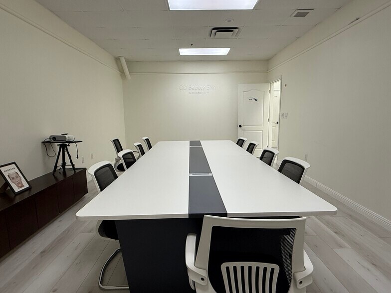 More Photos Of 9889 Bellaire Blvd, Houston General Retail For Sale