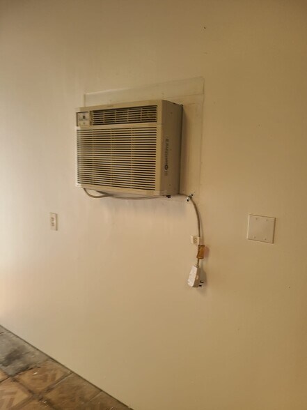 More Photos Of 2710 Shaver St, Pasadena Warehouse For Sale