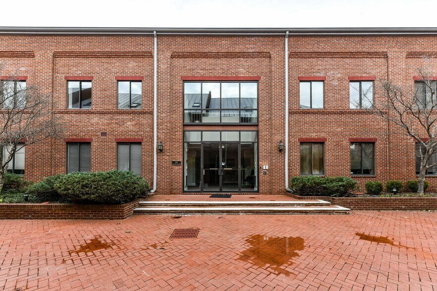 More Photos Of 105 Oronoco St, Alexandria Office For Lease