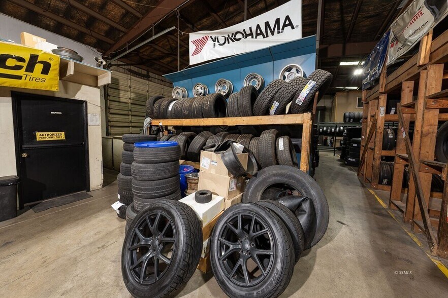 More Photos Of 120 S Warner St, Ridgecrest Auto Repair For Sale