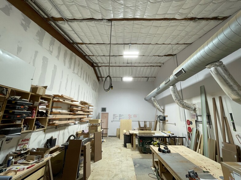 More Photos Of 2118 Mannix Dr, San Antonio Showroom For Sale