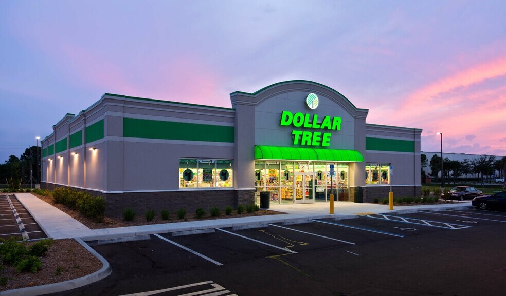 Primary Photo Of 945 MN-7 West, Hutchinson General Retail For Sale