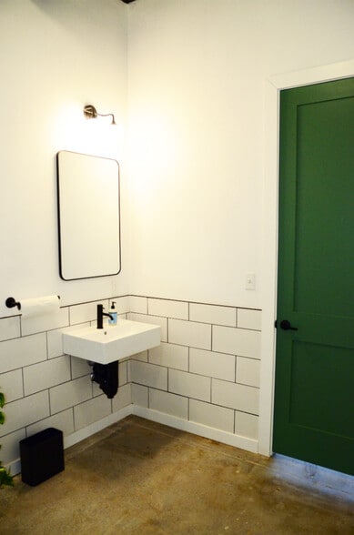 More Photos Of 500 S 20th St, Fort Smith Flex For Lease