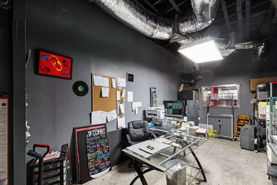 More Photos Of 5050 Broadway, Alamo Heights Restaurant For Sale