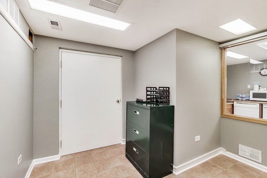 More Photos Of 2636 N Lincoln Ave, Chicago Apartments For Lease