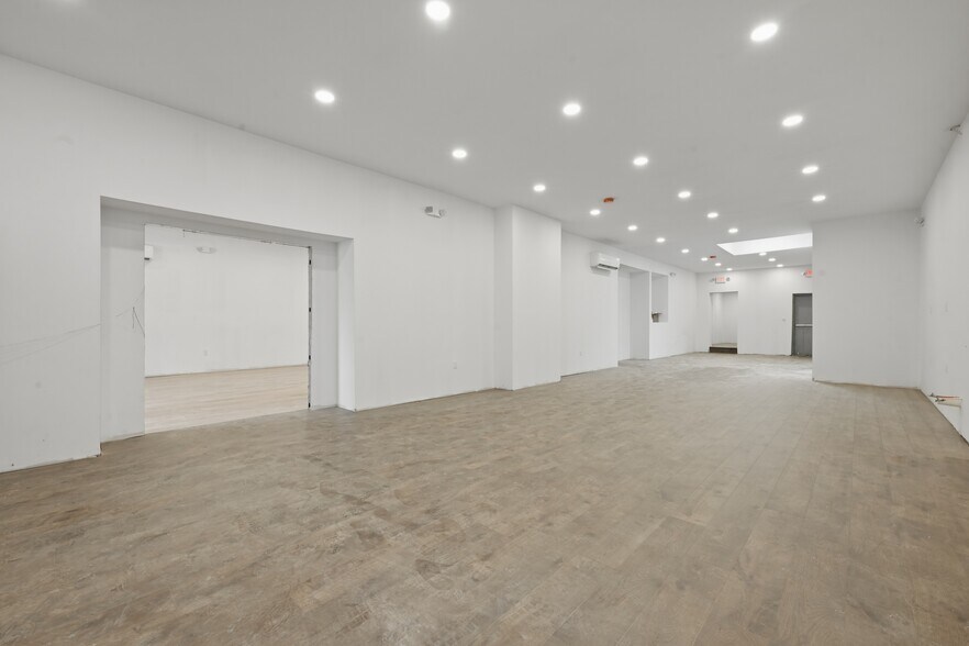 More Photos Of 1621-1623 Grand Ave, North Baldwin Storefront For Lease