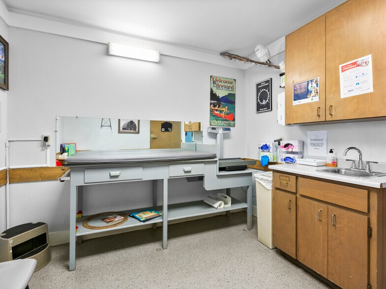 More Photos Of 157 Medical Park Dr, Brevard Medical For Lease