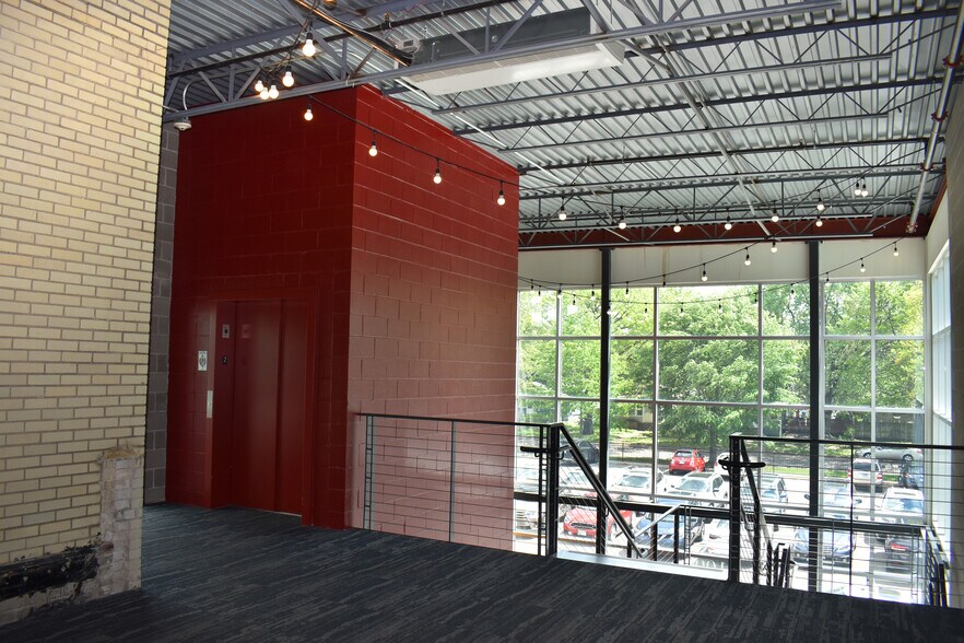 More Photos Of 1000-1010 University Ave W, Saint Paul Office For Sale