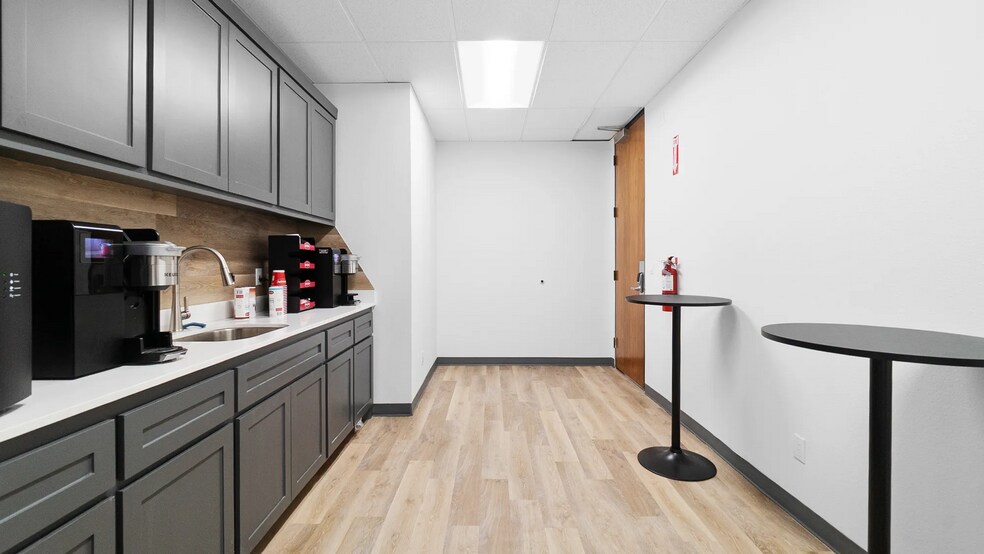 More Photos Of 2503 Lake Rd, Huntsville Office For Lease
