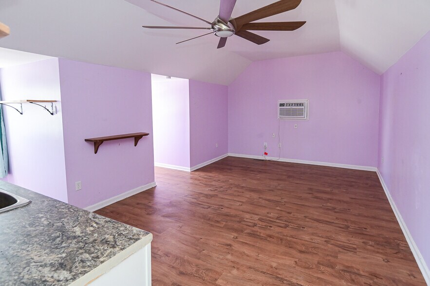 More Photos Of 799 Whitthorne St, Shelbyville Hospitality For Sale