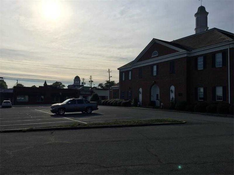 More Photos Of 102 E Main St, Cartersville Bank For Lease