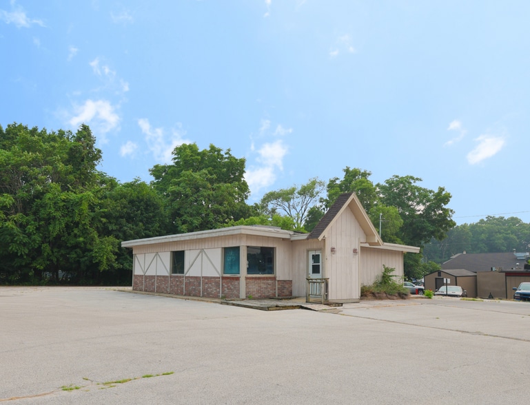 Primary Photo Of 819 E Colby St, Whitehall Freestanding For Sale