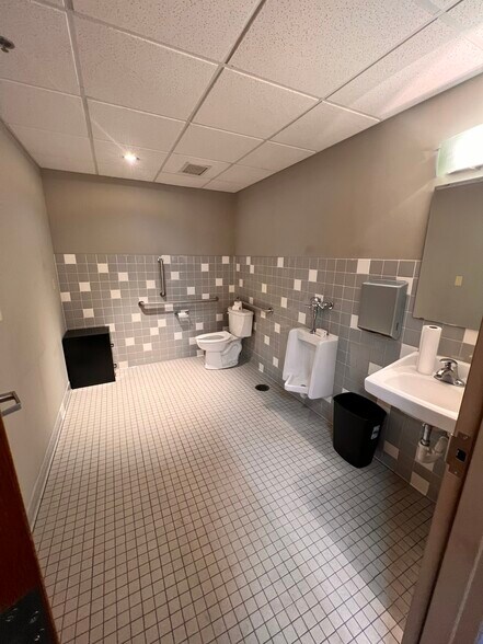 More Photos Of 8555 W 123rd St W, Savage Flex For Lease