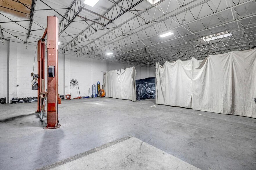 More Photos Of 931 N Liberty St, Jacksonville Warehouse For Sale