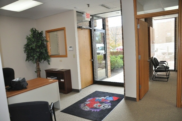 More Photos Of 3160-3196 N Kennicott Ave, Arlington Heights Warehouse For Lease