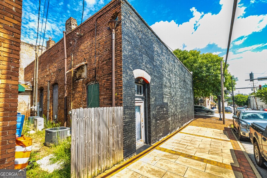 More Photos Of 15 Broad St, Newnan Storefront For Sale