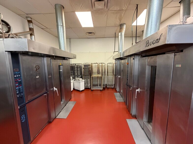 More Photos Of 9019 Governors Row, Dallas Food Processing For Lease