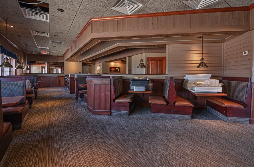 More Photos Of 2675 32nd Ave S, Grand Forks Restaurant For Sale