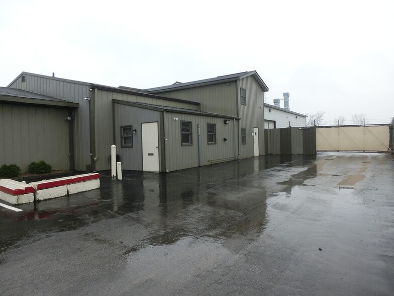 Primary Photo Of 16600 Crawford Ave, Country Club Hills Warehouse For Lease