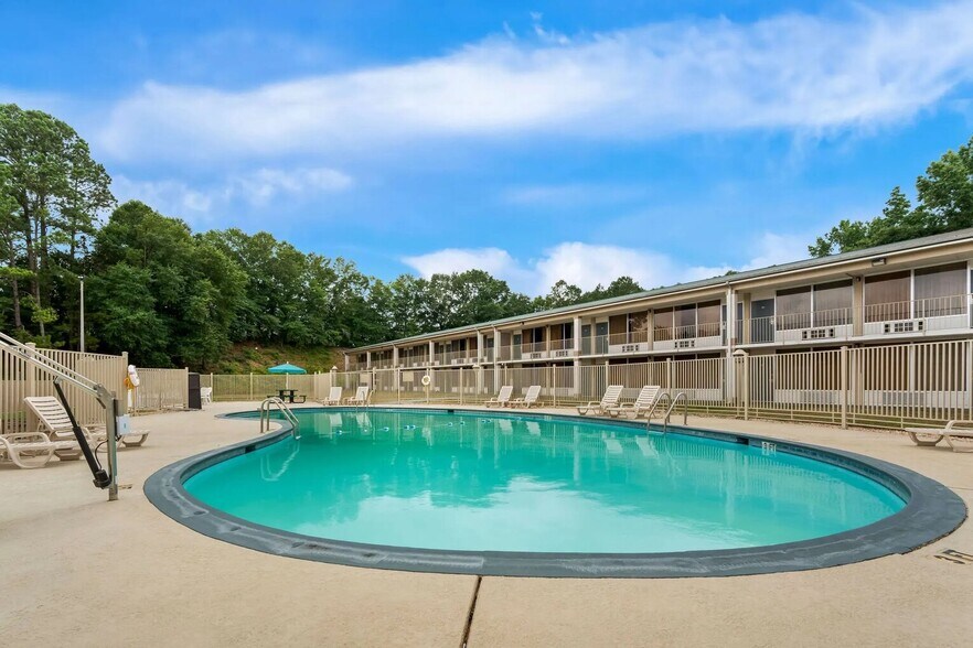 More Photos Of 1205 S Martin Luther King Blvd, Americus Hotel For Sale