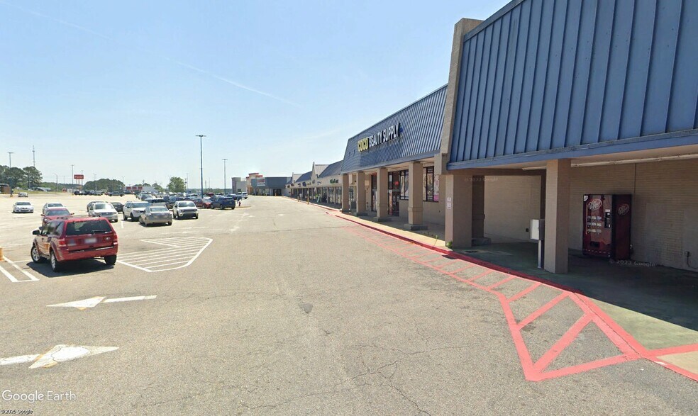 More Photos Of 1235-1267 Highway 231 S, Troy Storefront For Lease
