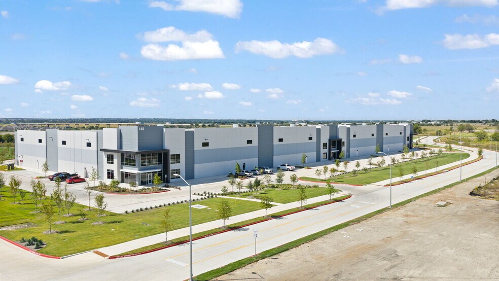 More Photos Of 148 Parker Way, Hutto Distribution For Sale