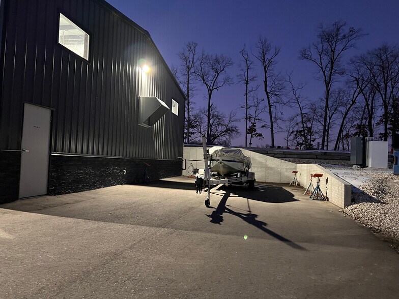 More Photos Of 27 Lighthouse Marina Rd, Sunrise Beach General Retail For Sale