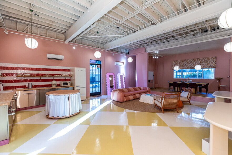 More Photos Of 1020-1024 S Robertson Blvd, Los Angeles Freestanding For Lease