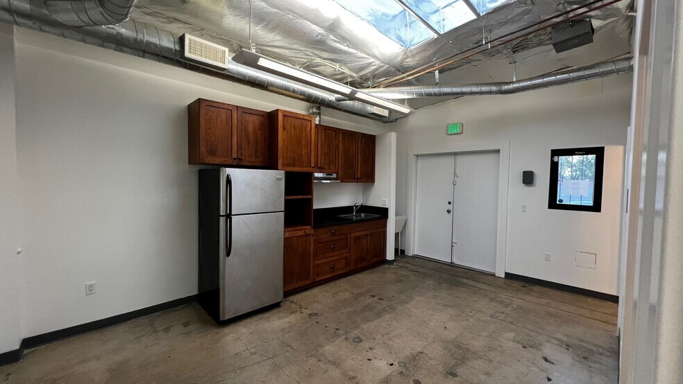 More Photos Of 3505 W Beverly Blvd, Montebello Office For Lease
