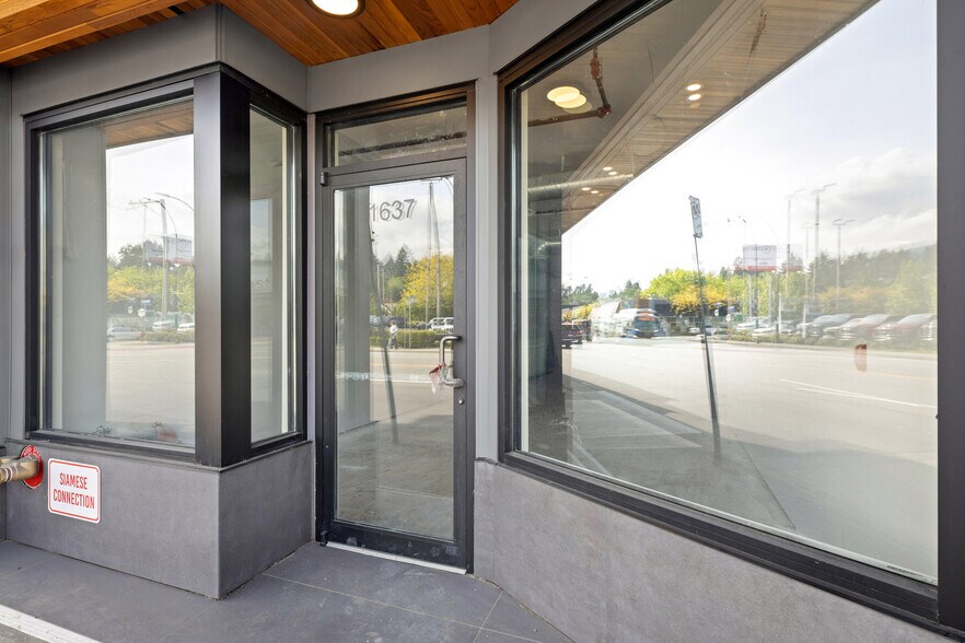 More Photos Of 1635 Marine Dr, North Vancouver Apartments For Sale