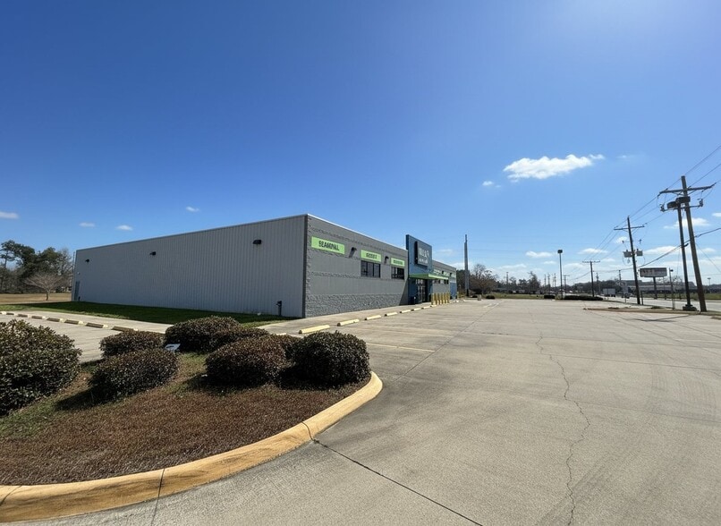 More Photos Of 1514 Sampson St, Westlake Freestanding For Sale