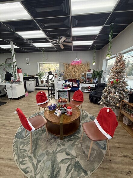 More Photos Of 4945 Southwestern Blvd, Hamburg Freestanding For Sale