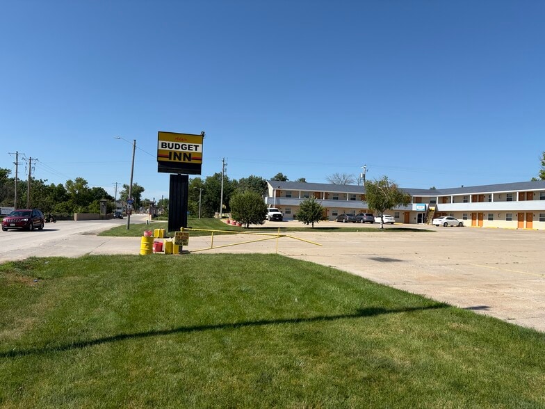 Primary Photo Of 100 5th St, Adair Hotel For Sale