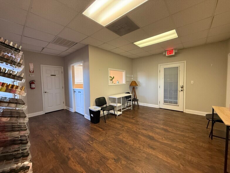 More Photos Of 118 S Main St, Greensboro Restaurant For Sale