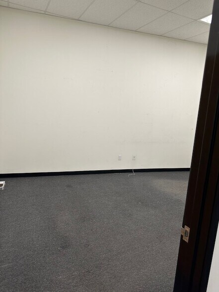 More Photos Of 7900-7910 Clybourn Ave, Sun Valley Manufacturing For Lease