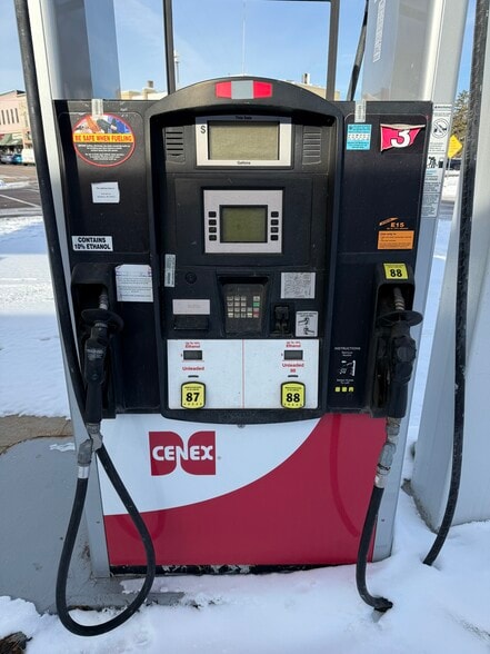 More Photos Of 520 Ash St, Baraboo Service Station For Sale