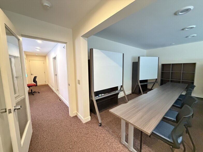 More Photos Of 1570 Boston Post Rd, Guilford Office For Lease
