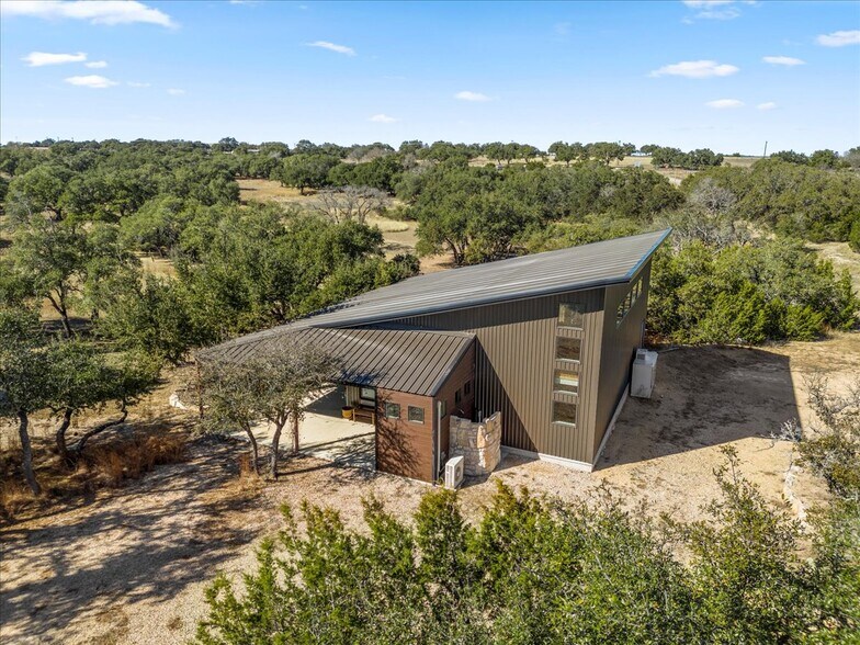 More Photos Of 272 Rocky Road, Johnson City Specialty For Sale