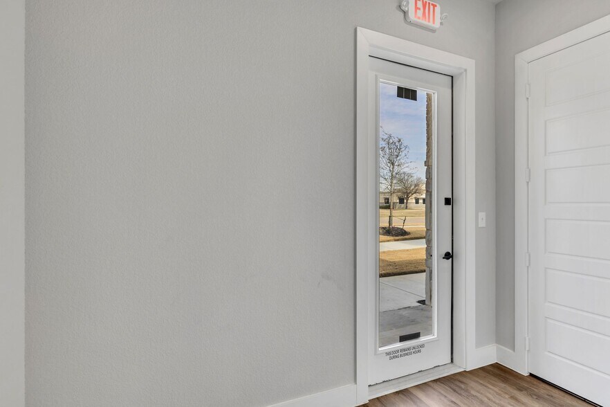 More Photos Of 1701 Fountainview Dr, Mansfield Office For Sale