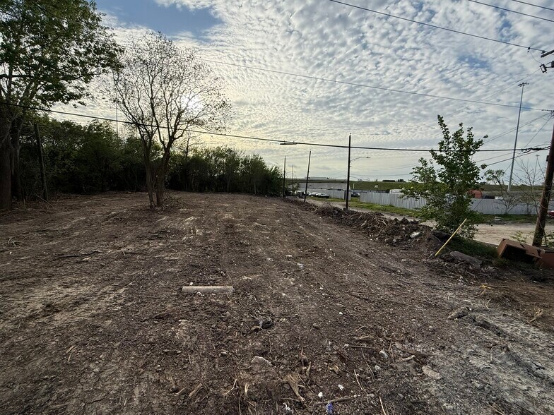 More Photos Of 8433 Bassett Street, Houston Land For Sale