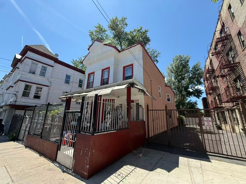 More Photos Of 3935 Barnes Ave, Bronx Apartments For Sale